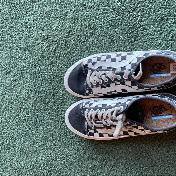 Checked vans - Picture 2 of 5